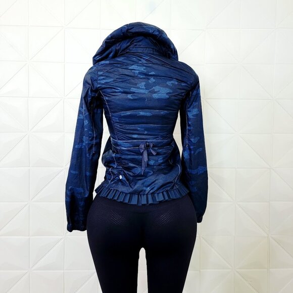 Lululemon Women's Camo Oil Slick Blue Spring Fling Puffy Windbreaker Jacket Sz 4 - Picture 5 of 9